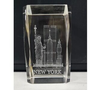 Vintage New York City 3D Laser Etched Crystal Paperweight Twin Towers Skyline